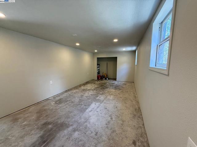 511 59Th St, Oakland CA: https://media.crmls.org/mediaz/80e72c4f-cd88-4c09-a524-0b023c8dc215.jpg