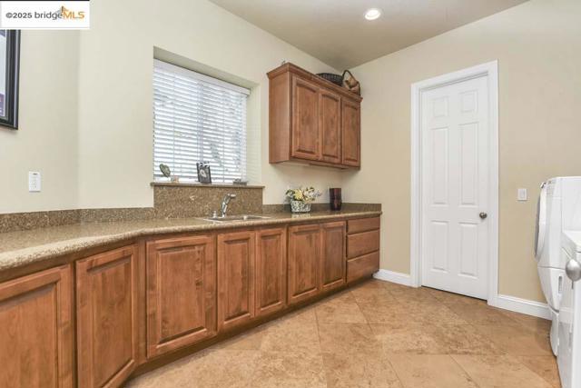 9050 Deer Valley Rd, Brentwood CA: https://media.crmls.org/mediaz/80e77fdc-5cc8-489e-870a-4832de7903a1.jpg