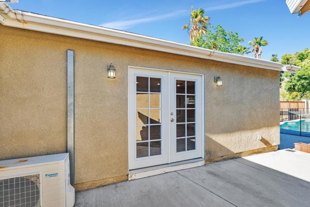 25 Phillips Ct, Tracy CA: https://media.crmls.org/mediaz/80e79279-d2d7-42ae-881c-8ceea2116739.jpg
