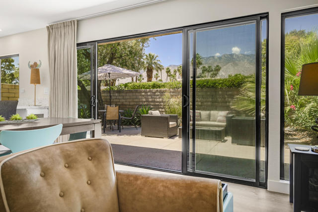 2006 E Sandalwood Drive, Palm Springs CA: https://media.crmls.org/mediaz/80e7d5b1-2283-4a6e-bca2-348fad6d7ddc.jpg