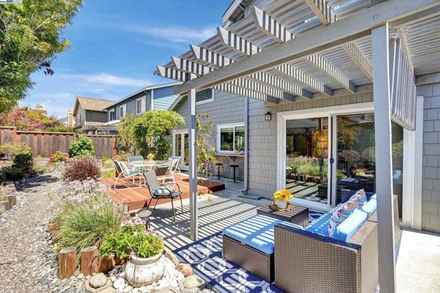 37 Clipper Drive, Alameda CA: https://media.crmls.org/mediaz/80e86f72-6a86-4e3b-a733-91383fc4ce8b.jpg