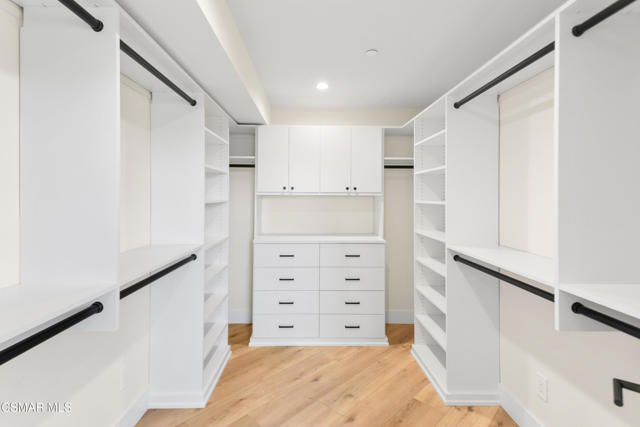 26200 Lockwood Road, Malibu CA: https://media.crmls.org/mediaz/80e871b9-00ea-480f-a231-95c3544646b7.jpg