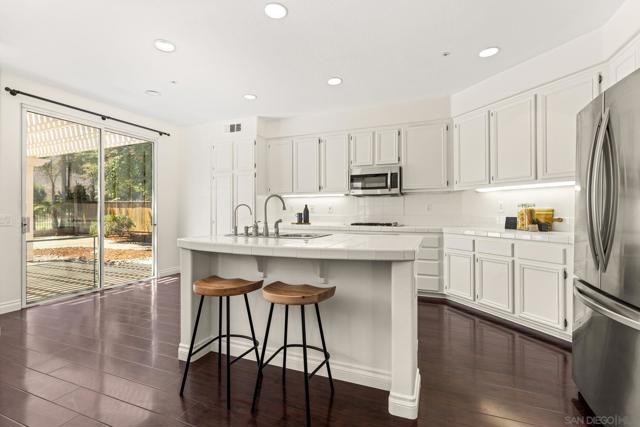 3083 Sprucewood Ln, Escondido CA: https://media.crmls.org/mediaz/80e8ca59-162f-472e-846a-858b365faf38.jpg