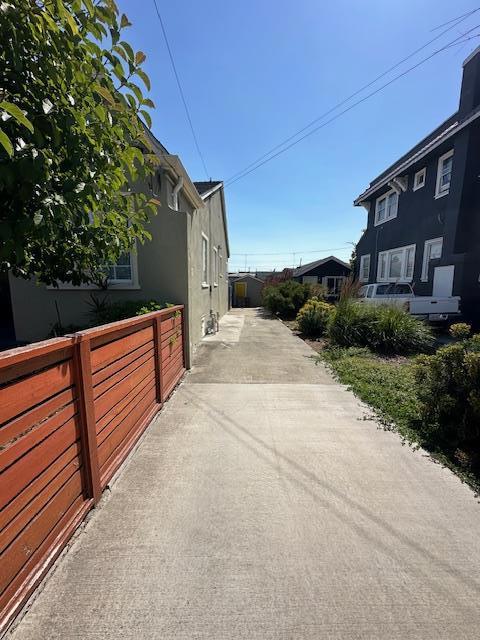 5821 Fleming Avenue, Oakland CA: https://media.crmls.org/mediaz/80e8cdd7-4833-4381-96c2-b158a8bbb610.jpg