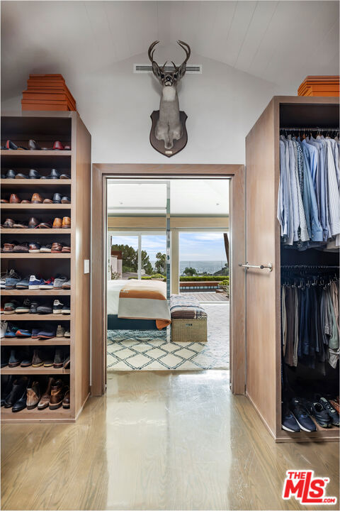 8814 Pinto Place, Los Angeles CA: https://media.crmls.org/mediaz/80e91bdf-07c6-4d63-bbe9-c48a4e144941.jpg