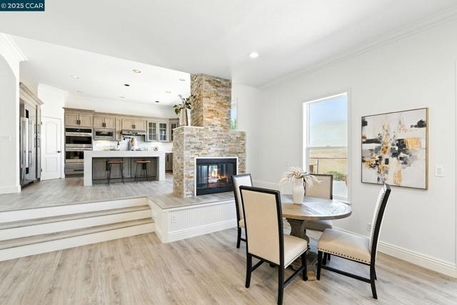 1023 Pebble Beach Dr, Clayton CA: https://media.crmls.org/mediaz/80e94158-e186-4301-a27d-b9982d505096.jpg