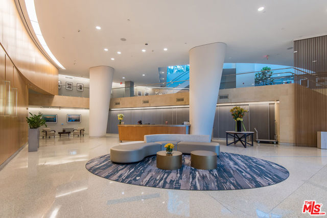 13600 Marina Pointe Drive, Marina del Rey CA: https://media.crmls.org/mediaz/80e95fd3-322a-4e33-96e7-e5b88c40a7f9.jpg