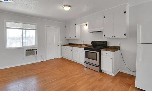 Image 4 of 7 For 1820 Hile Ave