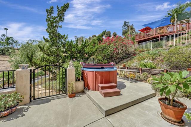 2106 Zachary Gln, Escondido CA: https://media.crmls.org/mediaz/80e97639-588b-4d79-b9d5-8cb8ce022439.jpg
