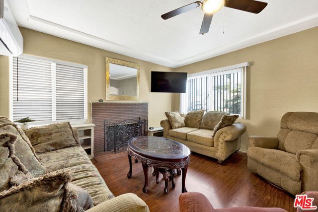 10133 Maple Street, Bellflower CA: https://media.crmls.org/mediaz/80e99bd1-6c8c-423e-b128-5e31680ba9ba.jpg