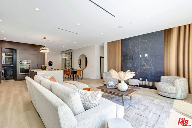 5730 Lasaine Avenue, Encino CA: https://media.crmls.org/mediaz/80e9aa72-5ccb-4bdb-acef-b19f5b1b7b37.jpg