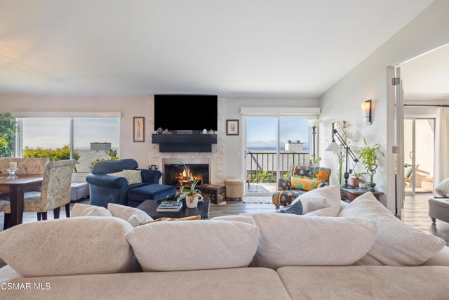 6766 Las Olas Way, Malibu CA: https://media.crmls.org/mediaz/80e9d383-4a7e-4088-b9a8-ba6fbeb628fe.jpg