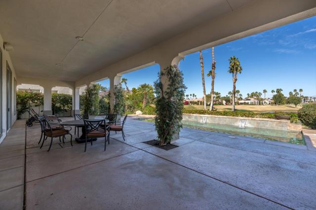 81100 Legends Way, La Quinta CA: https://media.crmls.org/mediaz/80ea0c02-0b60-4685-b2fd-ad032ca602b0.jpg