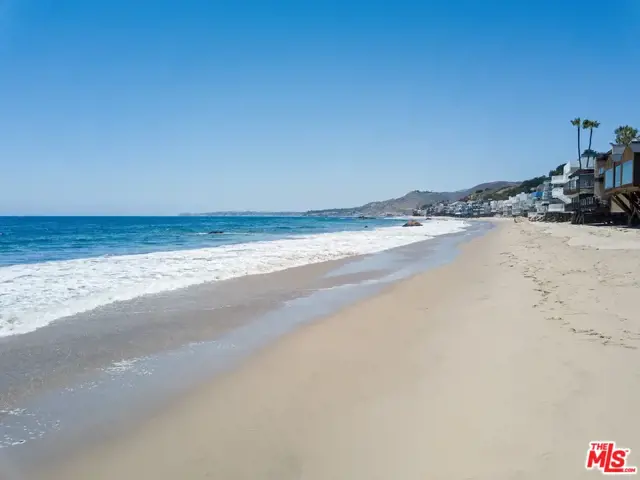 24608 Malibu Road, Malibu CA: https://media.crmls.org/mediaz/80ea1f4d-0d10-4795-b0f4-1d870fdf6ba4.jpg