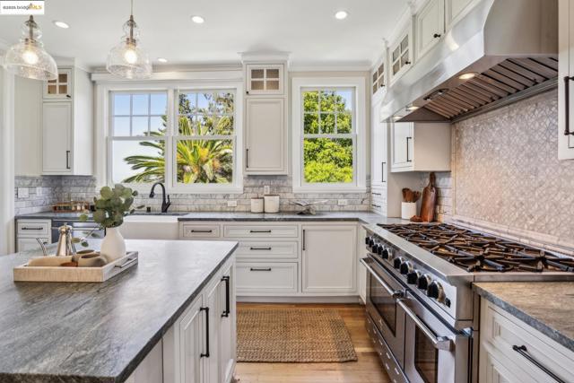 6051 MARGARIDO Dr, Oakland CA: https://media.crmls.org/mediaz/80ea9774-881c-40ff-b655-0e776fbc0594.jpg