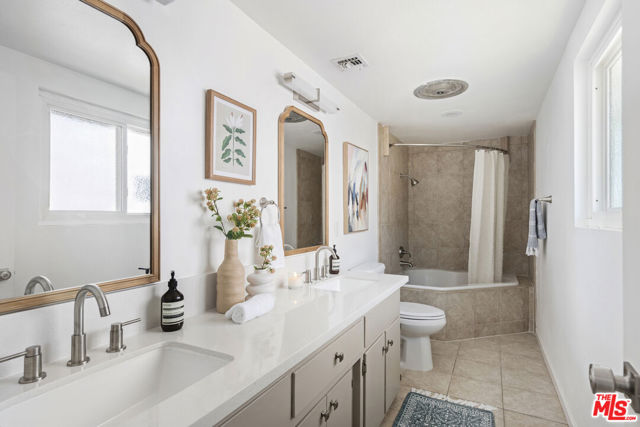 21109 Longworth Avenue, Lakewood CA: https://media.crmls.org/mediaz/80eacc35-56bd-4a6e-8f0e-a62552b22432.jpg