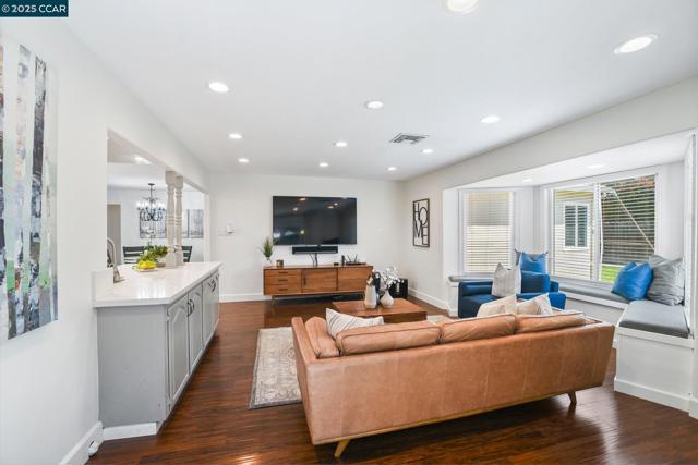 1630 Frankfurt Way, Livermore CA: https://media.crmls.org/mediaz/80eadd0e-4c16-4527-85f8-4eef6c4cfc37.jpg