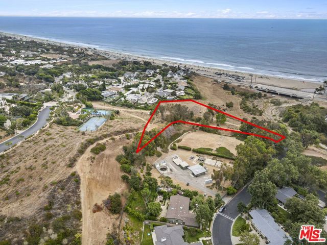 30720 Morning View Drive, Malibu CA: https://media.crmls.org/mediaz/80eb4b18-f567-4d20-b3c9-37bc120f357f.jpg