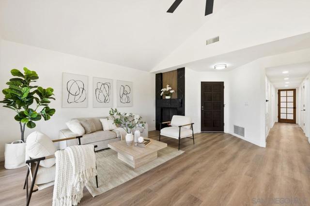 17676 Corte Sobrado, San Diego CA: https://media.crmls.org/mediaz/80ebbddd-c738-4078-8d08-e88a91c5c93e.jpg