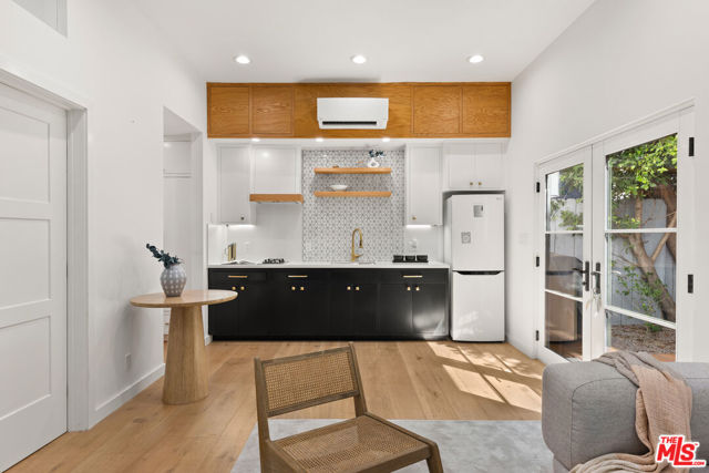 1618 S Durango Avenue, Los Angeles CA: https://media.crmls.org/mediaz/80ebd758-1444-47ed-9f75-3a816eaea0c4.jpg