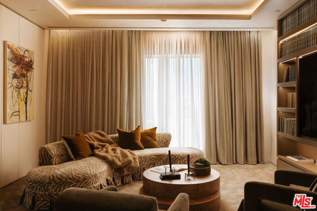 Drew Fenton | 684 Firth Avenue Los Angeles CA | MLS: 7726795