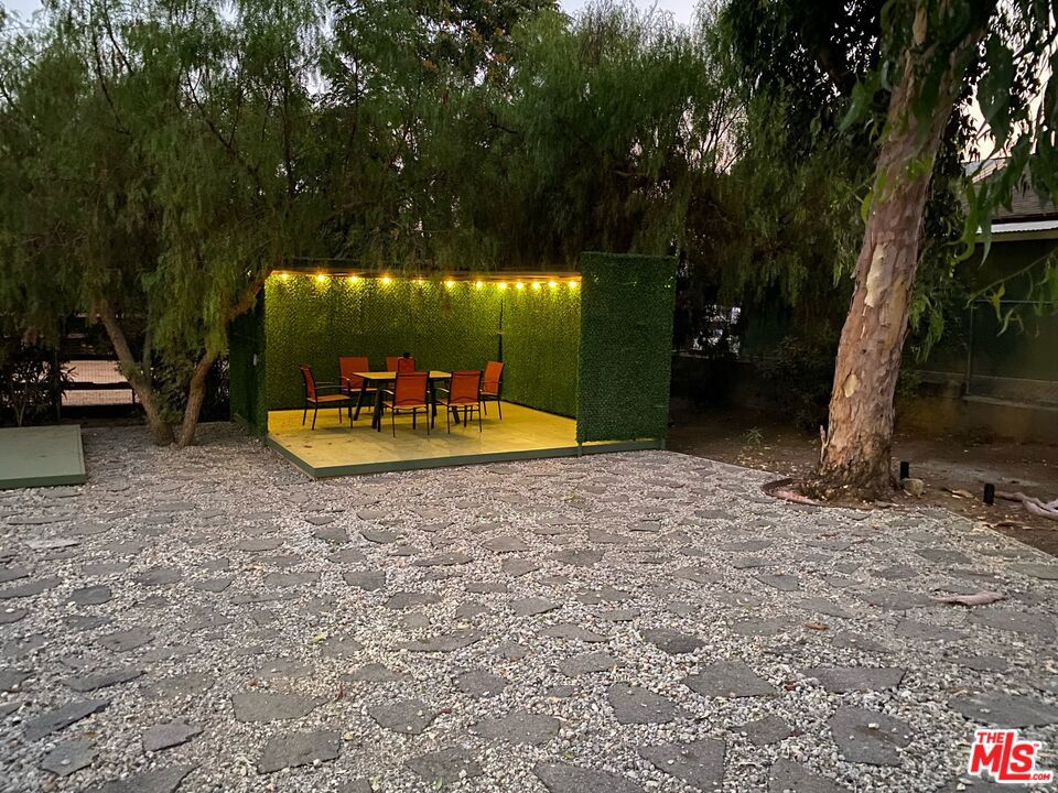 https://media.crmls.org/mediaz/80ec9426-b8ba-4a0b-a332-565639ea4f2d.jpg?preset=X-Large