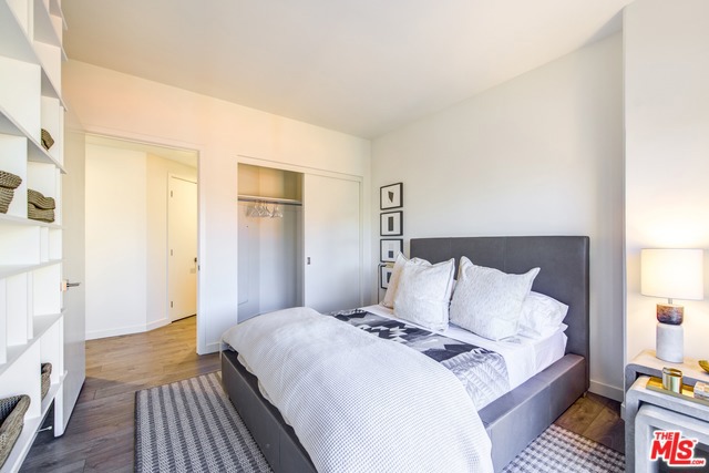 801 S OLIVE Street, Los Angeles CA: https://media.crmls.org/mediaz/80ec99c4-18c8-4138-b4ef-2609d0aae059.jpg