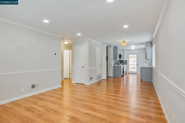 3797 Oxford Cmn, Fremont CA: https://media.crmls.org/mediaz/80ed749e-489c-4441-9318-90d4f8919c89.jpg