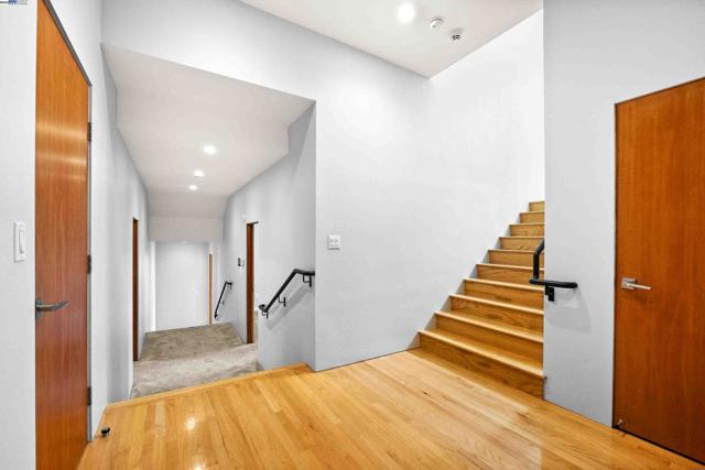 103 Diablo Dr, Oakland CA: https://media.crmls.org/mediaz/80ede840-9a0f-4123-a47f-4ae80b69c0a0.jpg