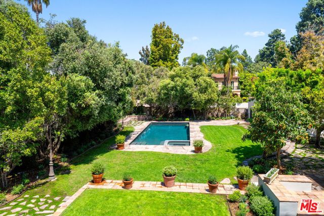 1004 N Beverly Drive, Beverly Hills CA: https://media.crmls.org/mediaz/80ee1a80-9780-4aa3-8871-2f5ad53bc41d.jpg