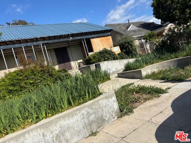 770 N Alexandria Avenue, Los Angeles CA: https://media.crmls.org/mediaz/80ee5ebf-d23f-4da7-b1d5-e2cf39d593a4.jpg