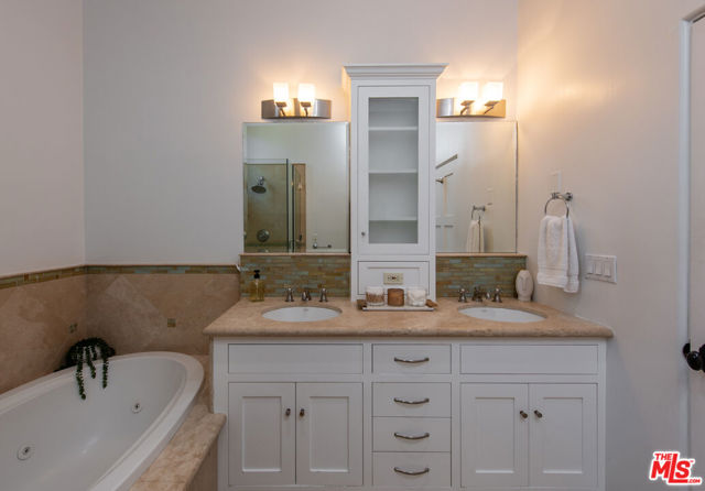 838 16th Street, Santa Monica CA: https://media.crmls.org/mediaz/80eea6b2-988d-4cf6-9a47-35233311e58a.jpg