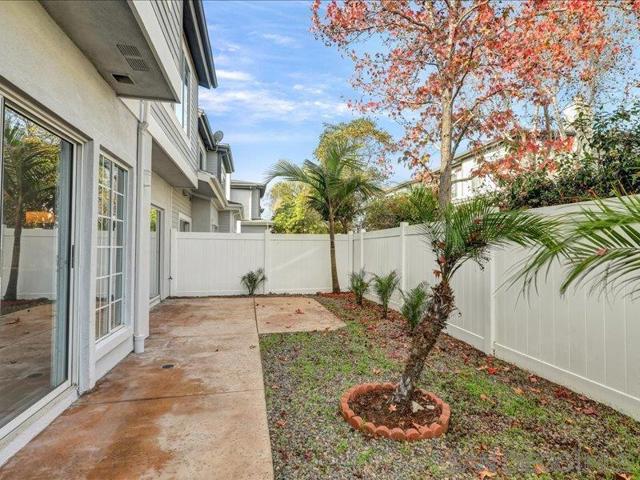 8641 Via Mallorca, La Jolla CA: https://media.crmls.org/mediaz/80eec27d-c4d6-48d5-8c30-1573441d88f1.jpg