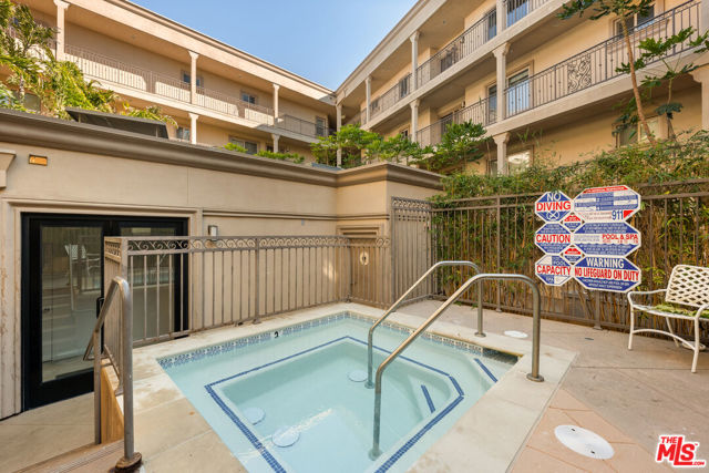 8238 W Manchester Avenue, Playa del Rey CA: https://media.crmls.org/mediaz/80eefd5a-77e3-4d03-8b95-9773cbc1833b.jpg