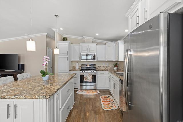 Detail Gallery Image 8 of 45 For 2700 E Valley Pkwy #64,  Escondido,  CA 92027 - 3 Beds | 2 Baths