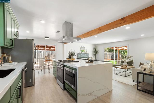 5182 La Corte Bonita, Concord CA: https://media.crmls.org/mediaz/80efc224-6748-4c77-a9b2-3362dff6ecfb.jpg