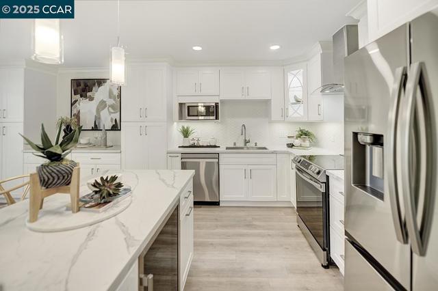 1459 Rockledge Ln, Walnut Creek CA: https://media.crmls.org/mediaz/80efcbe4-b4a5-4576-a00e-075ce7918365.jpg