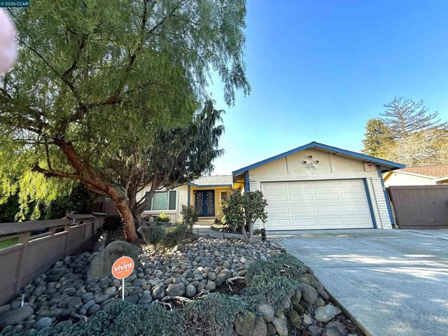 2132 Misty Ct, Pittsburg CA: https://media.crmls.org/mediaz/80f0e9d6-93a5-4a83-bff1-5e69e84d3094.jpg