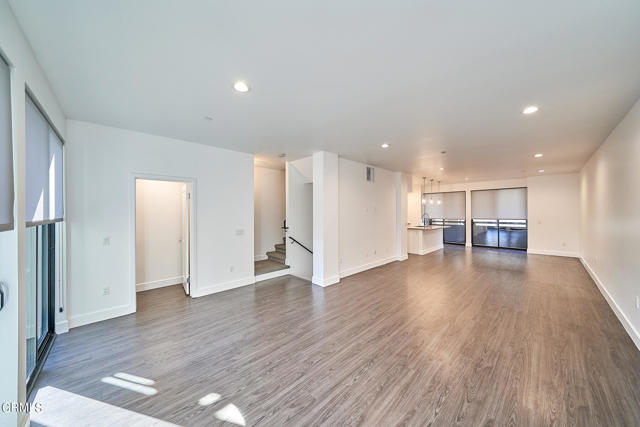 Detail Gallery Image 13 of 42 For 4201 Pennsylvania Ave #C2,  Glendale,  CA 91214 - 4 Beds | 4 Baths