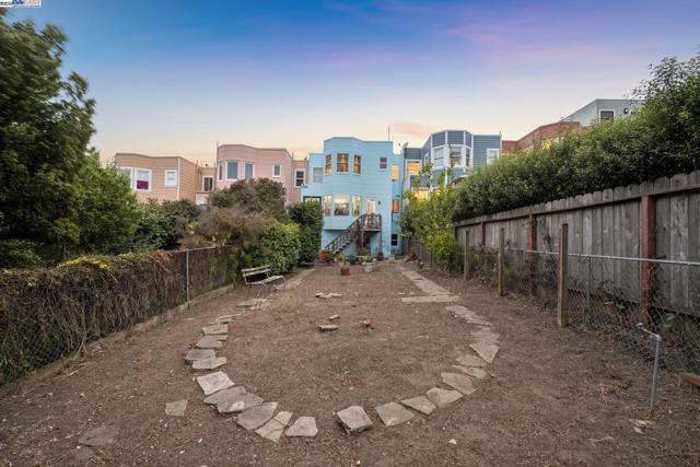 658 30Th Ave, San Francisco CA: https://media.crmls.org/mediaz/80f19159-8ed1-47bb-a887-1fd3508eb447.jpg