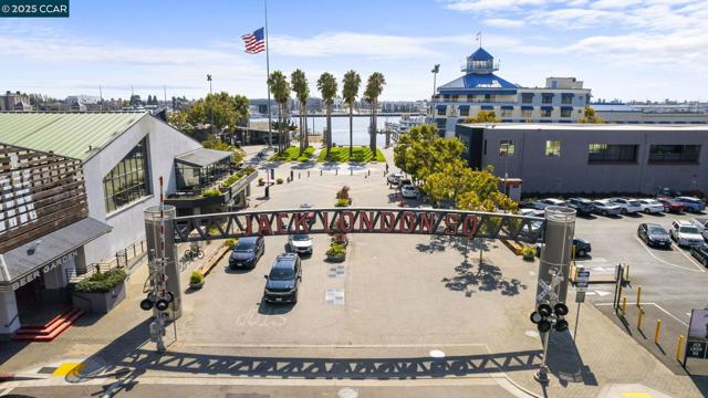 814 20th Street, Oakland CA: https://media.crmls.org/mediaz/80f1c4d5-8e41-45af-b02d-8c7986da25f1.jpg