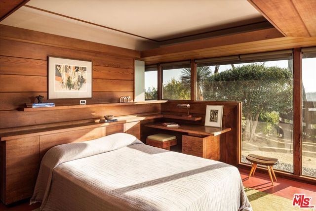 4260 Sea View Lane, Los Angeles CA: https://media.crmls.org/mediaz/80f1c6f2-50ef-47e9-bc8e-2c3019d5c21a.jpg