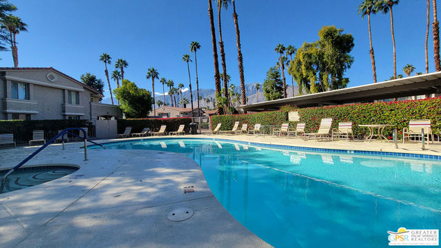 2700 E Mesquite Avenue, Palm Springs CA: https://media.crmls.org/mediaz/80f20a71-cabc-46bb-9bce-6c2370c0f39a.jpg