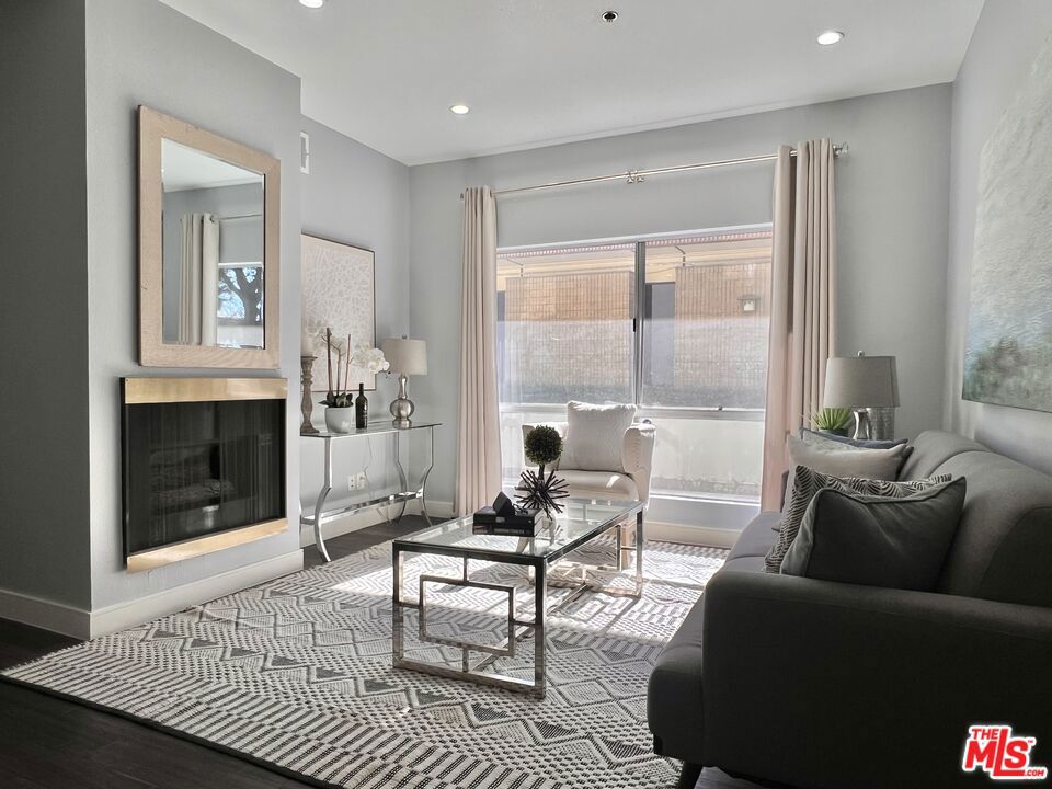 156 S Oak Knoll Avenue #101