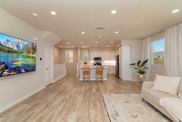 Detail Gallery Image 9 of 27 For 723 Heritage Ln, Upland,  CA 91784 - 2 Beds | 3/1 Baths