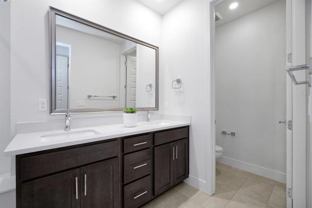 2119 Stanford Street, Alameda CA: https://media.crmls.org/mediaz/80f3fec1-7dd5-466d-8f7a-7d7eee77834e.jpg