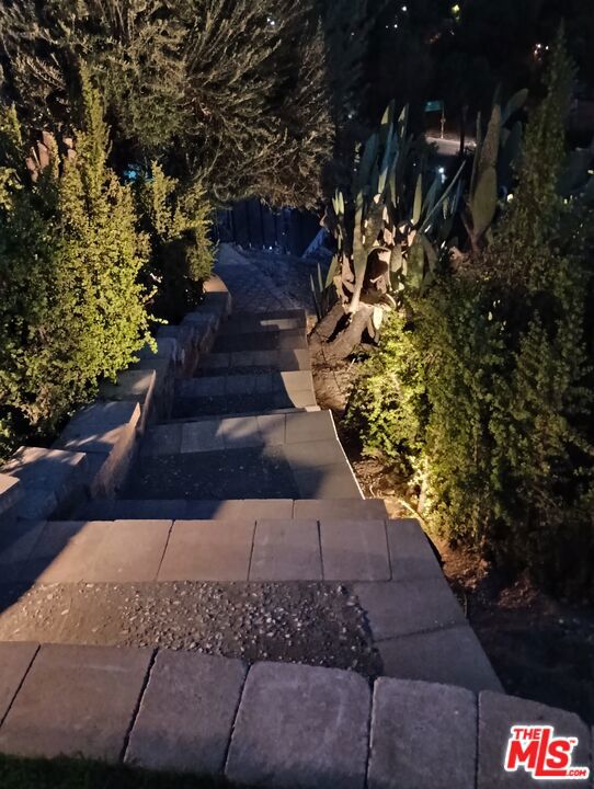 https://media.crmls.org/mediaz/80f45c3f-18d0-4bcf-b0fc-7915f0d4248f.jpg?preset=X-Large