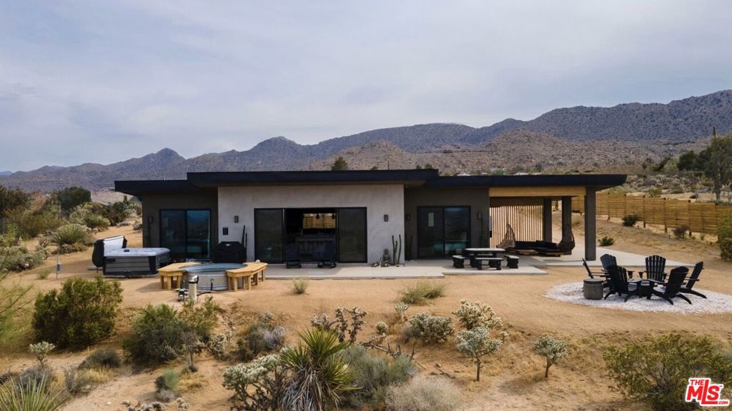 61526 Pueblo Trail