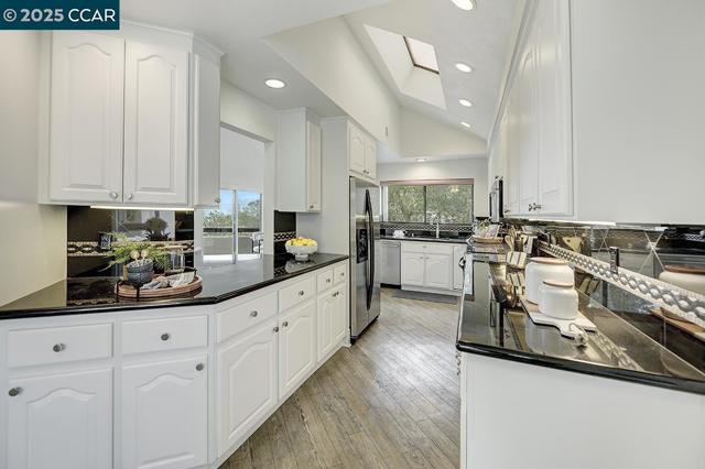 3535 Terra Granada Dr, Walnut Creek CA: https://media.crmls.org/mediaz/80f4d446-0e5c-4909-9288-533344b9604b.jpg