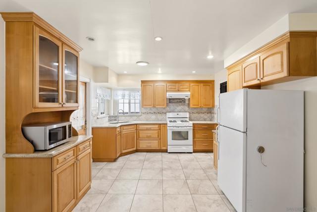 5750 Roanoke St, San Diego CA: https://media.crmls.org/mediaz/80f4f008-1b04-4a78-81c3-7d6112994802.jpg